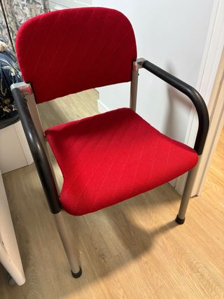 Sillas con Reposabrazos Rojas