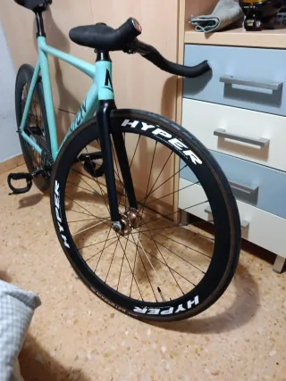 Fixie Aventon Mataro Low Pista