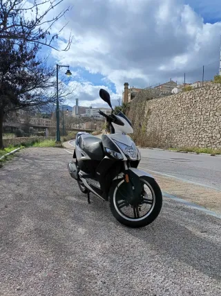 Kymco Agility City 125 Scooter Blanca