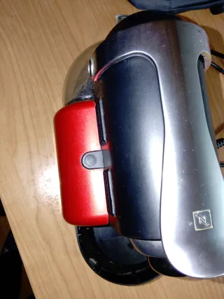 Cafetera Nespresso DeLonghi EN 95 R Roja