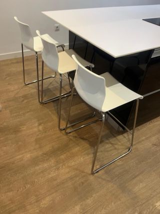 Taburetes altos cocina metal y plástico