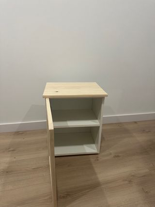 Mesilla de noche artesanal de madera