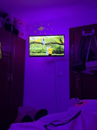 TV Qilive 32 HD Smart TV Android Esta en la parded