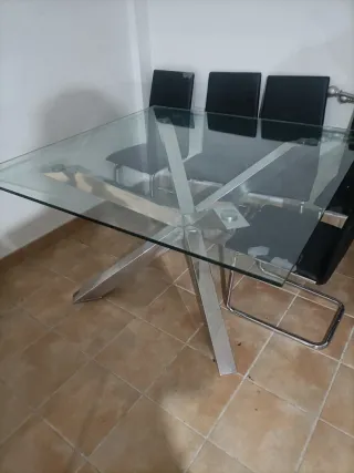 Mesa cristal base metal plateado 170x170.