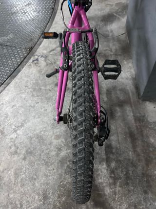 Bicicleta niña rosa con cesta