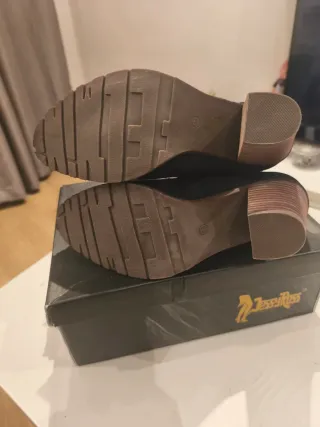 Botines azul oscuro con encaje