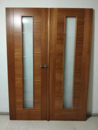 Puertas de madera para salón con cristal