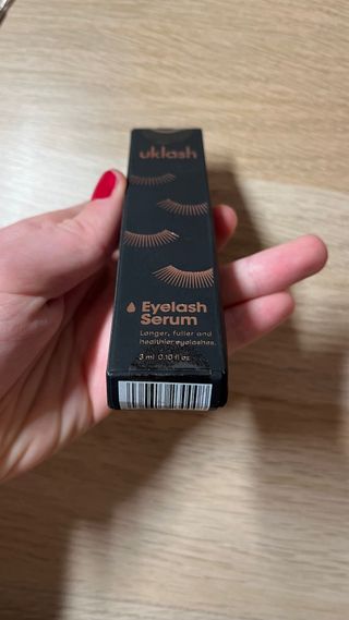 Serum para pestañas UkLash sin abrir