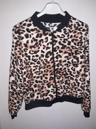 Chaqueta corta estampado leopardo