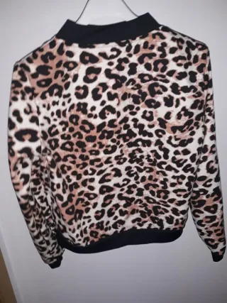 Chaqueta corta estampado leopardo