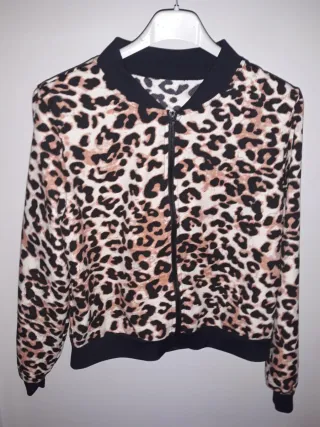Chaqueta corta estampado leopardo
