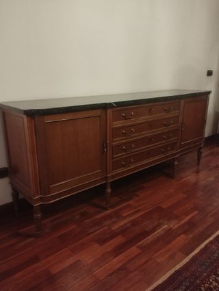 Cómoda de madera con mármol