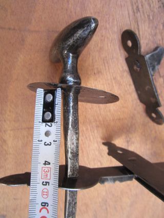 Pestillo antiguo con pomo latón, completo.