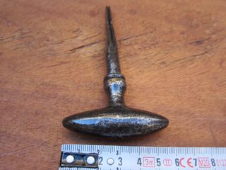 Pestillo antiguo con pomo latón, completo.