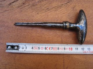 Pestillo antiguo con pomo latón, completo.