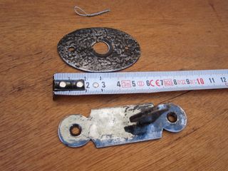 Pestillo antiguo con pomo latón, completo.