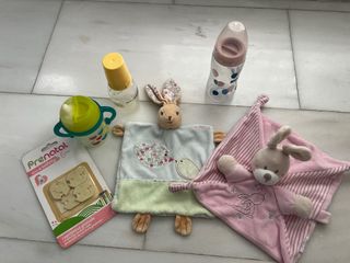 Lote bebé: doudou, biberón, protector enchufe