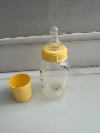 Lote bebé: doudou, biberón, protector enchufe