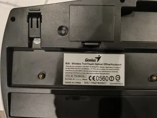 Teclado y Ratón Genius Inalámbrico + Ratón Cable