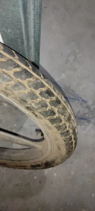 Llanta + neumático vespino delantera