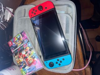 Nintendo Switch + Mario Kart 8 Deluxe