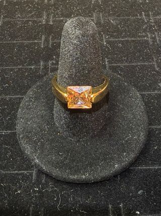 Anillo Acero Inoxidable con chapado oro 18K.