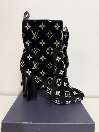 Botines Louis Vuitton Terciopelo Negro Beige