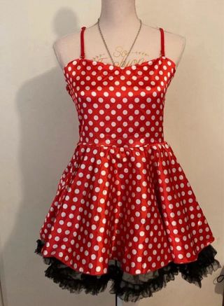 Disfraz lunares rojo y negro