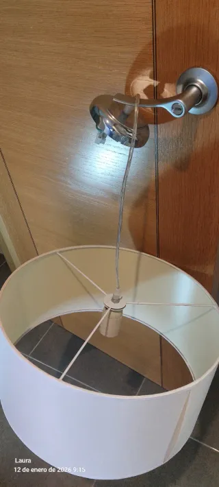 Lámpara de tela y madera