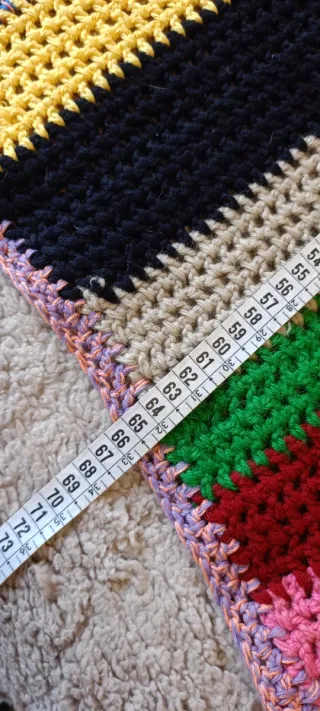 Copertina artigianale a righe multicolor