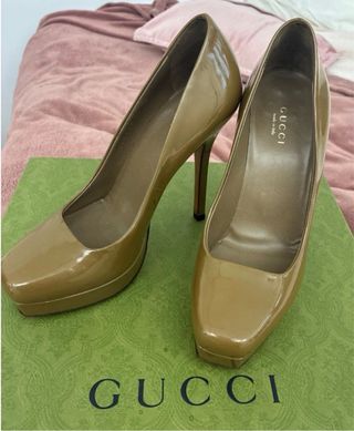 Tacones Gucci Beige/Oro