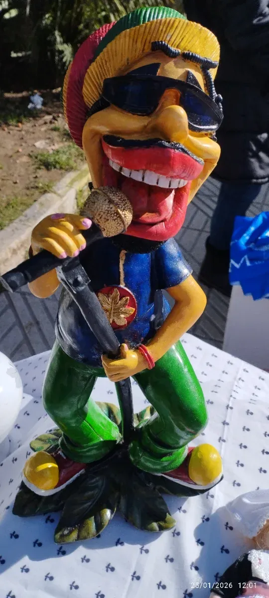 Figura Rockero con Micrófono