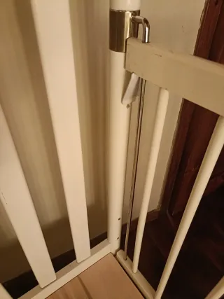 Cuna de madera blanca