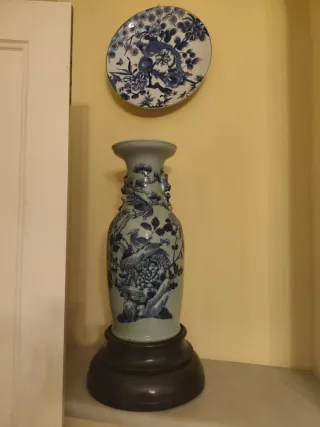 Coppia di vasi cinesi con base in legno blu