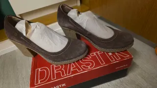 Zapatos de salón ante marrón