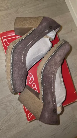 Zapatos de salón ante marrón