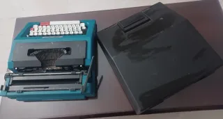 Máquina de escribir Olivetti Lettera 42