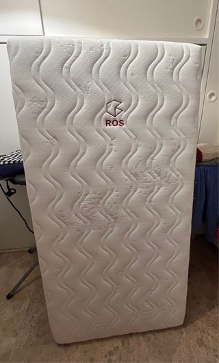 Cuna evolutiva y colchón de la marca Ros