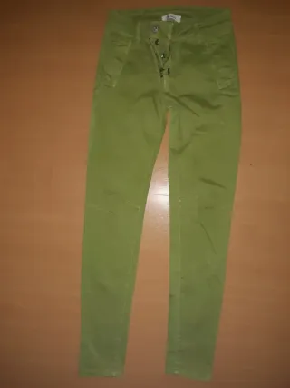 Pantalón pitillo verde