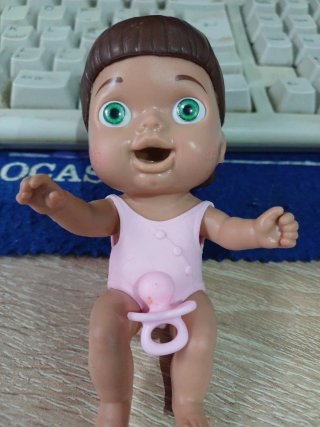 Muñeca Amicicci con chupete