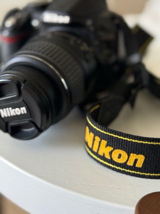 Cámara Nikon D3100 + 2 objetivos y funda+ cargador