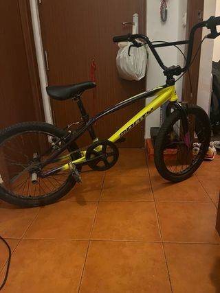 Bicicleta BMX Monty casi nueva