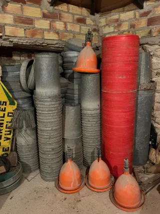 Comederos y bebederos para gallinas