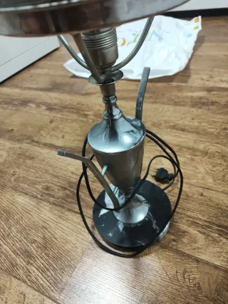 Base de lámpara de metal y cristal