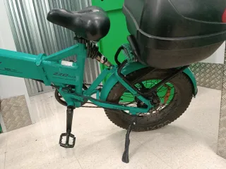 Bicicleta eléctrica plegable color verde