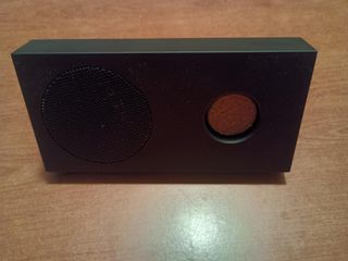 Cassa Bluetooth Portatile Nera e Marrone