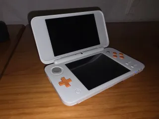 Nintendo New 2DS XL Blanca y Naranja