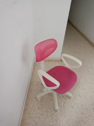 Silla de escritorio regulable con reposabrazos