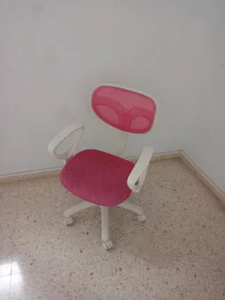 Silla de escritorio regulable con reposabrazos