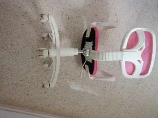 Silla de escritorio regulable con reposabrazos